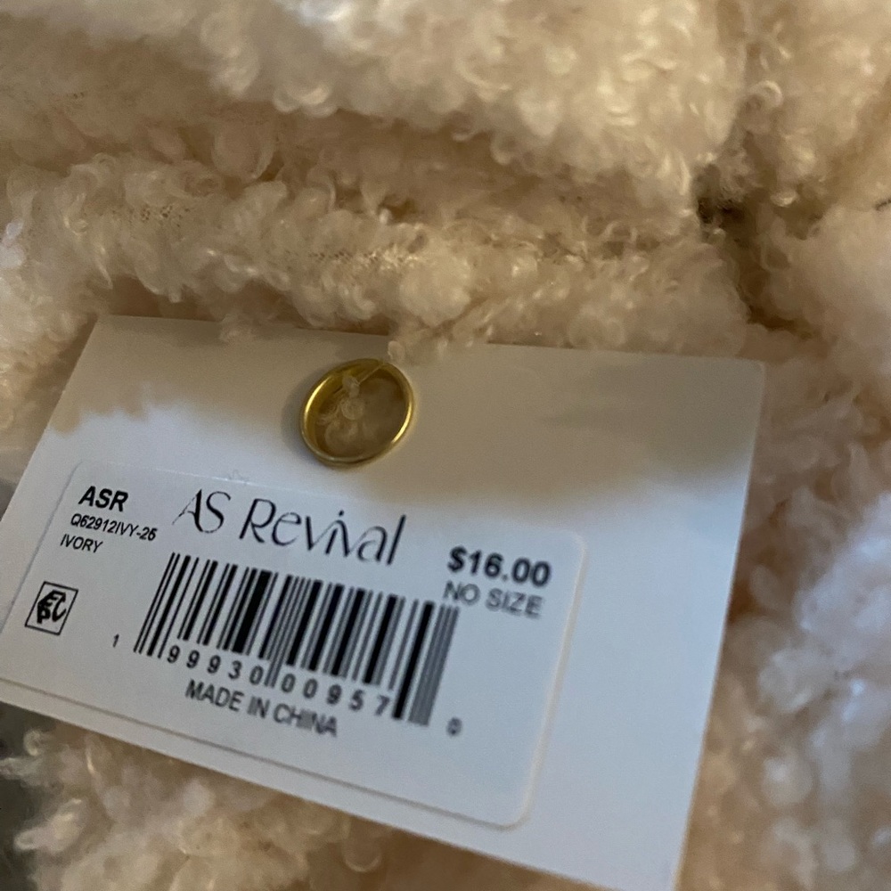 NWT🔥Oversized Boutique Scrunchie - Picture 2 of 6